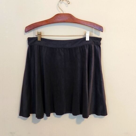 Like New Pleated Grey Suede Vineyard Vines Skirt, Size 12 - Picture 1 of 5